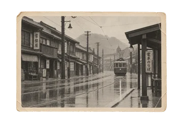 雨上がりの路面と店先を写した、架空の電停の古写真。